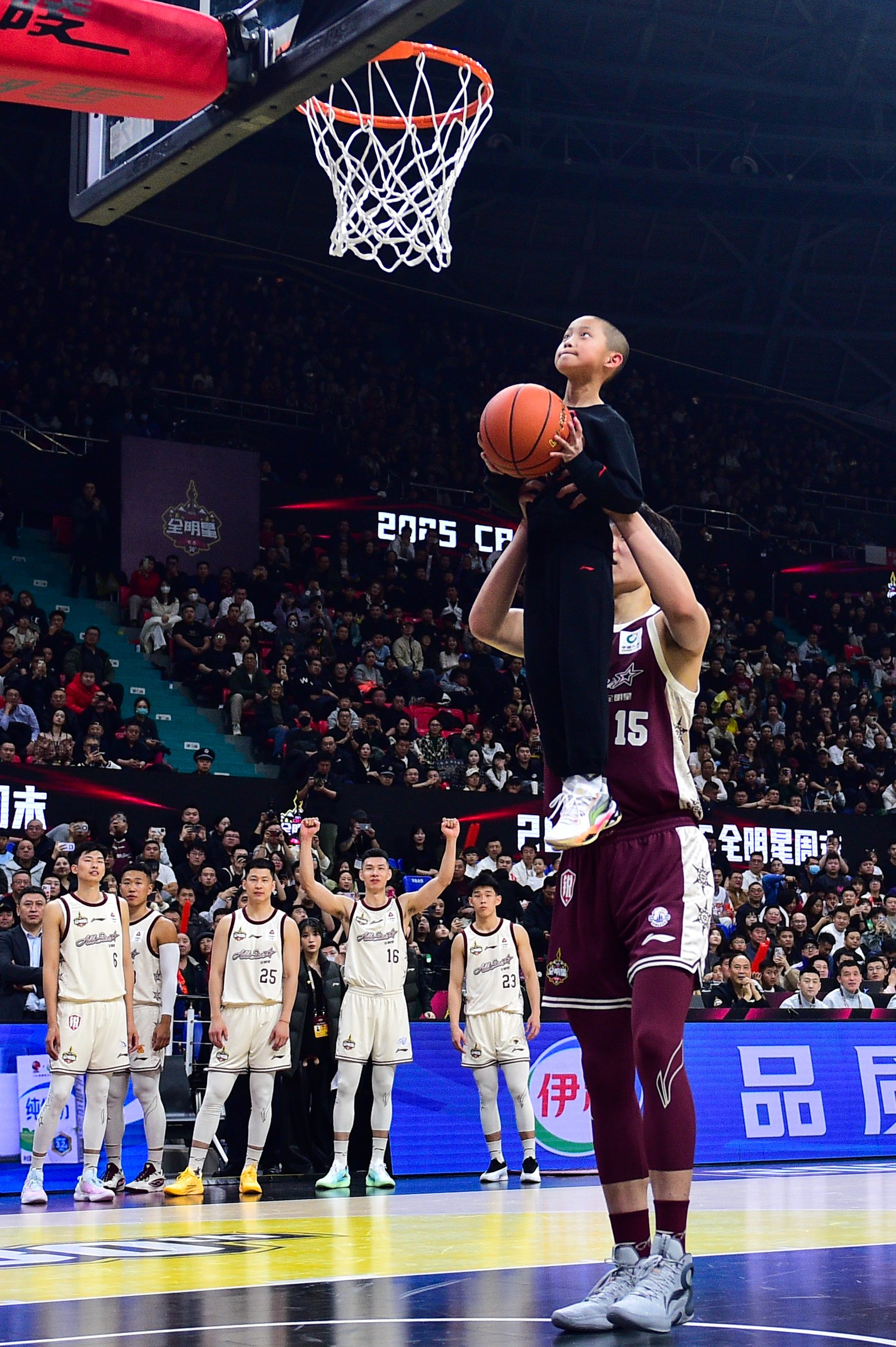 od体育新闻-包含凭借一波北京队，全国篮球锦标赛成功团战，现场全场沸腾的词条