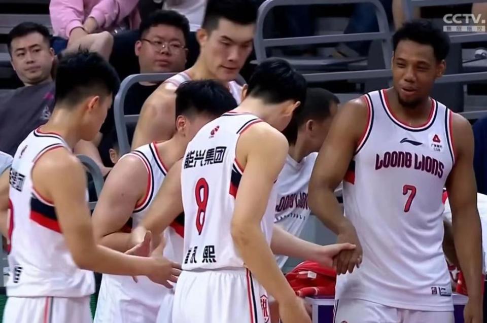 od体育官方-广州队全队发力，主场胜福建队取得三连胜