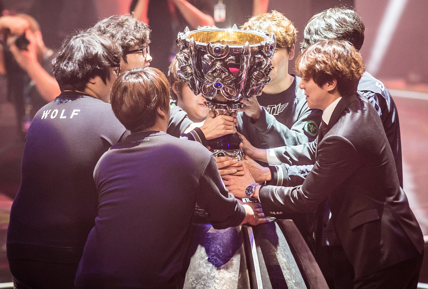 超强联赛对决,谁能捧起冠军奖杯 超强联赛对决,谁能捧起冠军奖杯