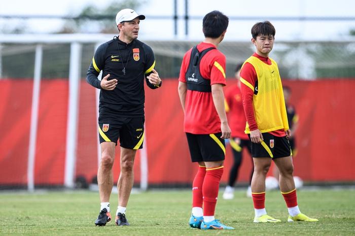 od体育直播-包含紧凑节奏，比赛上演直播风云，球员斗志昂扬的词条