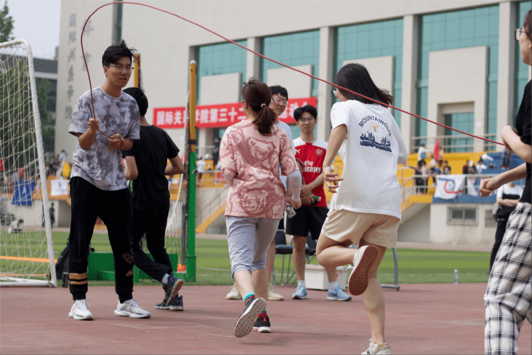 包含紧凑节奏,比赛上演直播风云,球员斗志昂扬的词条 包含紧凑节奏,比赛上演直播风云,球员斗志昂扬的词条