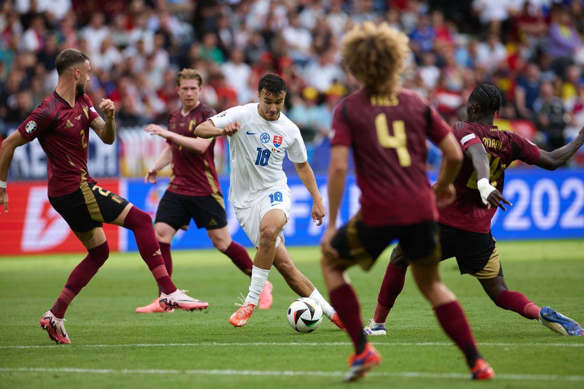 俄罗斯队与斯洛文尼亚队展开对决 俄罗斯队与斯洛文尼亚队展开对决