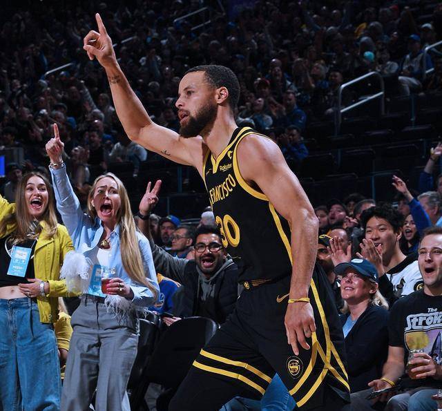 包含勇士队再下一城,库里三分球破纪录的词条 包含勇士队再下一城,库里三分球破纪录的词条