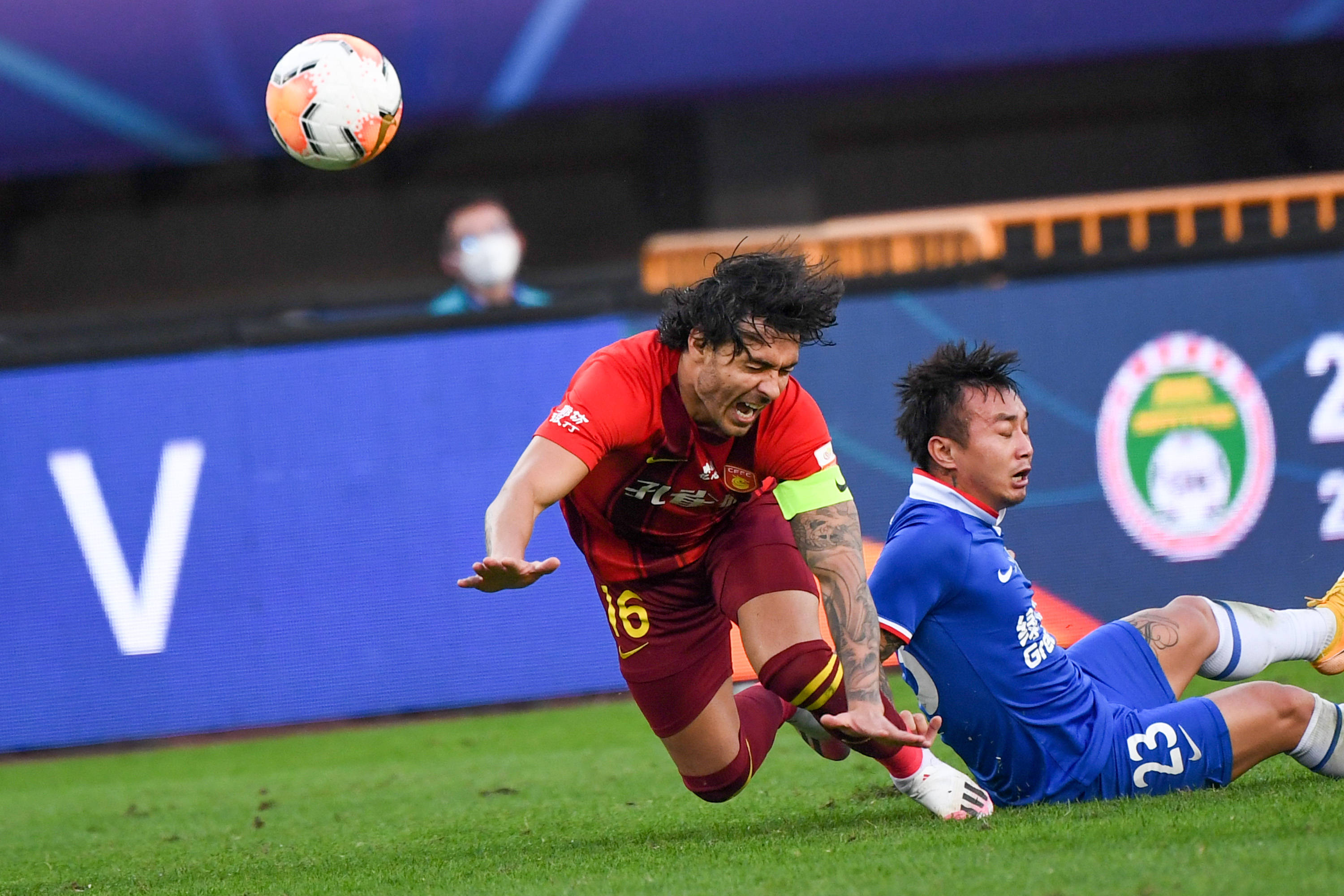 上港力拼保级:主场对阵河北华夏幸福,谁将笑到最后?的简单介绍 上港力拼保级:主场对阵河北华夏幸福,谁将笑到最后?的简单介绍