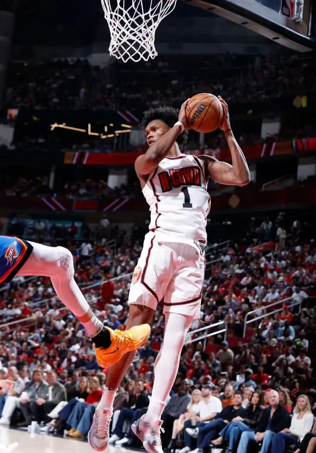 火箭负黄蜂,哈登助攻创生涯新高但无奈失利的简单介绍 火箭负黄蜂,哈登助攻创生涯新高但无奈失利的简单介绍