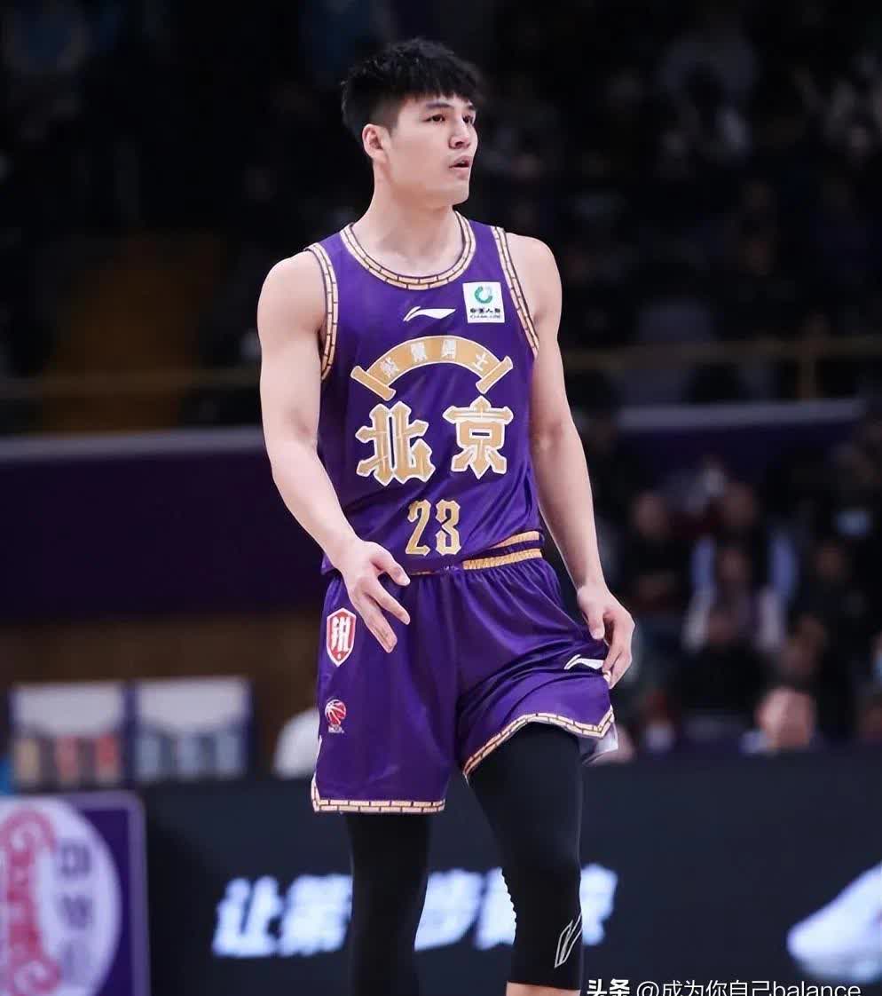 od体育视频-上海男篮大胜江苏队，士气高涨