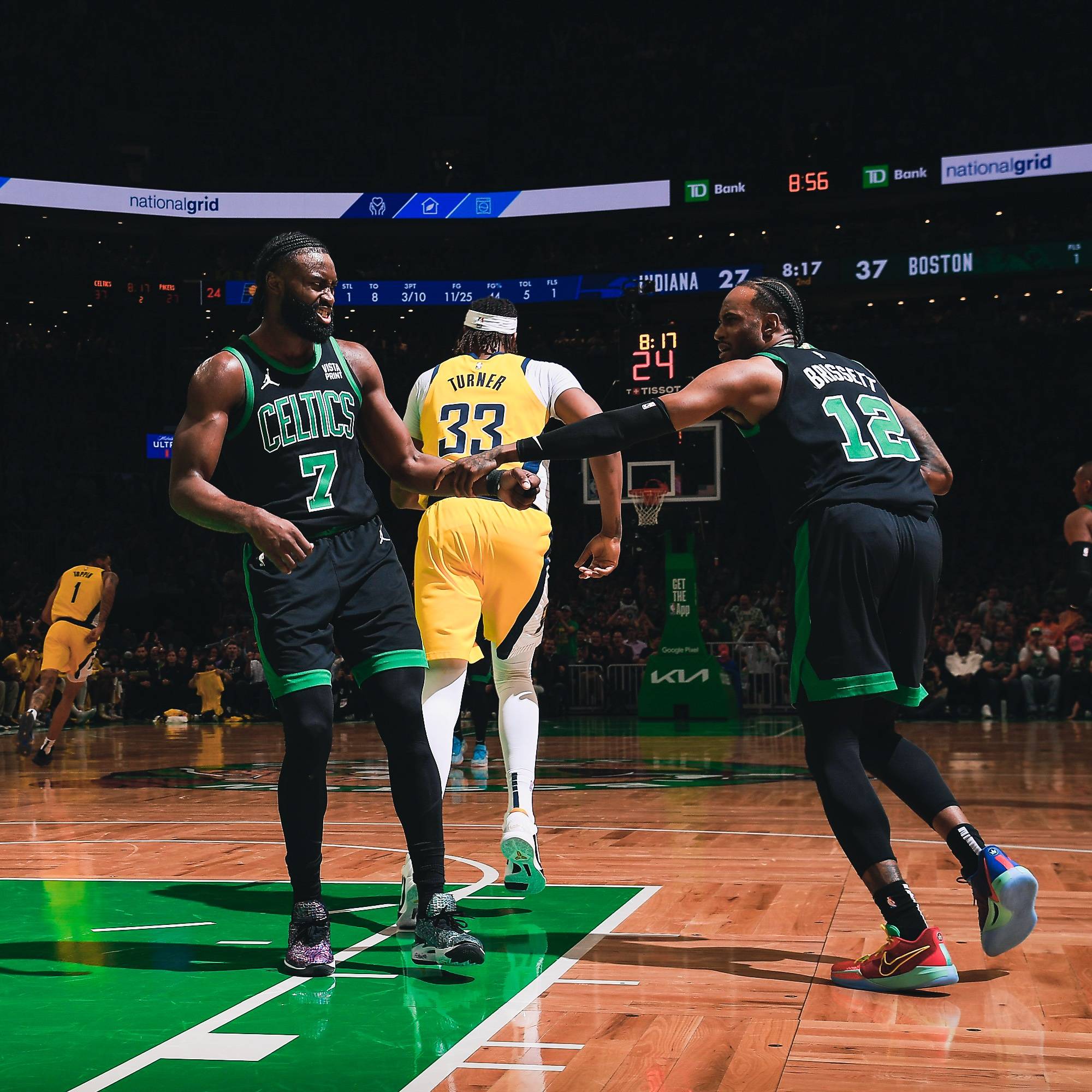 步行者赢得对阵凯尔特人的激烈战斗 步行者赢得对阵凯尔特人的激烈战斗