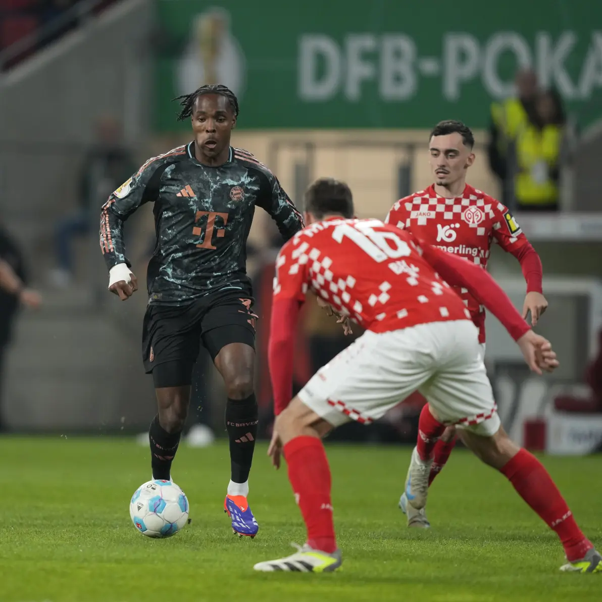 关于慕尼黑红牛主场大胜美因茨,领先优势继续扩大的信息 关于慕尼黑红牛主场大胜美因茨,领先优势继续扩大的信息