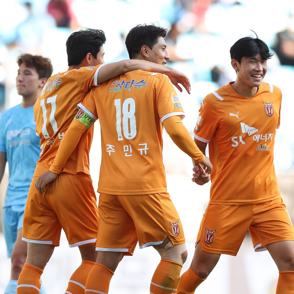 包含都灵客场逆袭,豪取三分领跑的词条 包含都灵客场逆袭,豪取三分领跑的词条