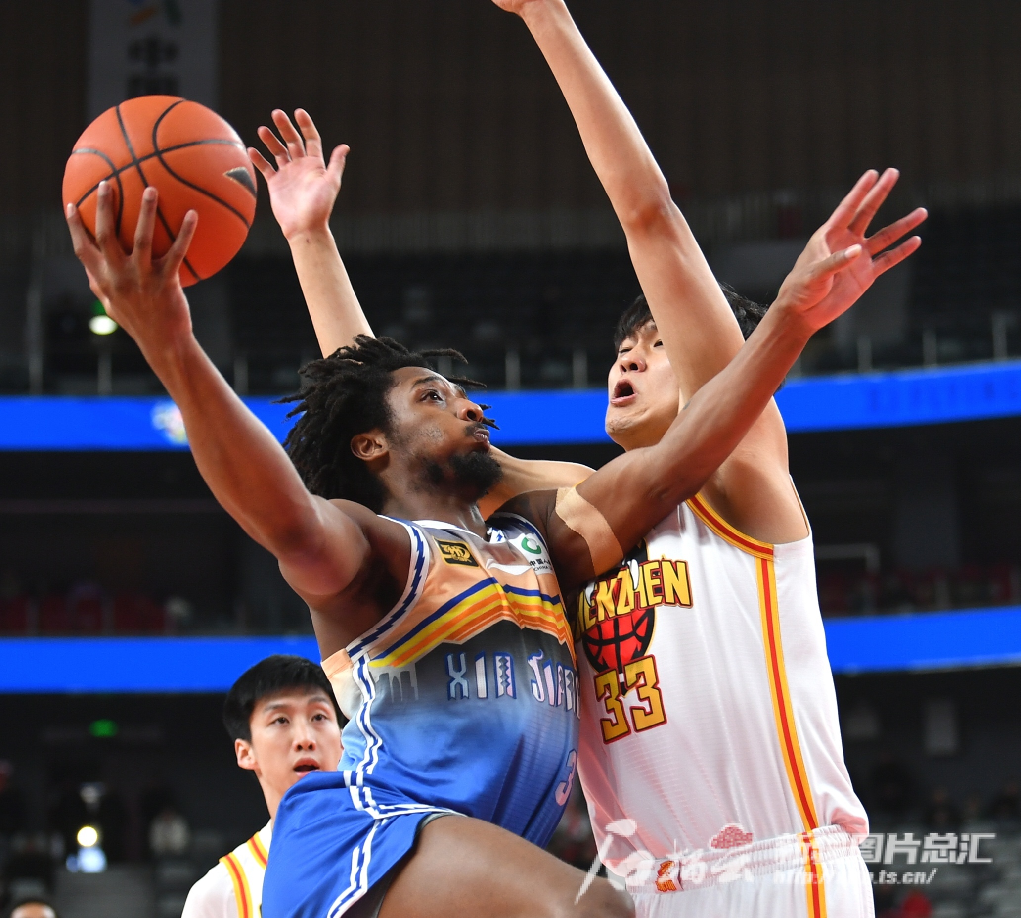 新疆男篮实力碾压,轻取胜利 新疆男篮实力碾压,轻取胜利