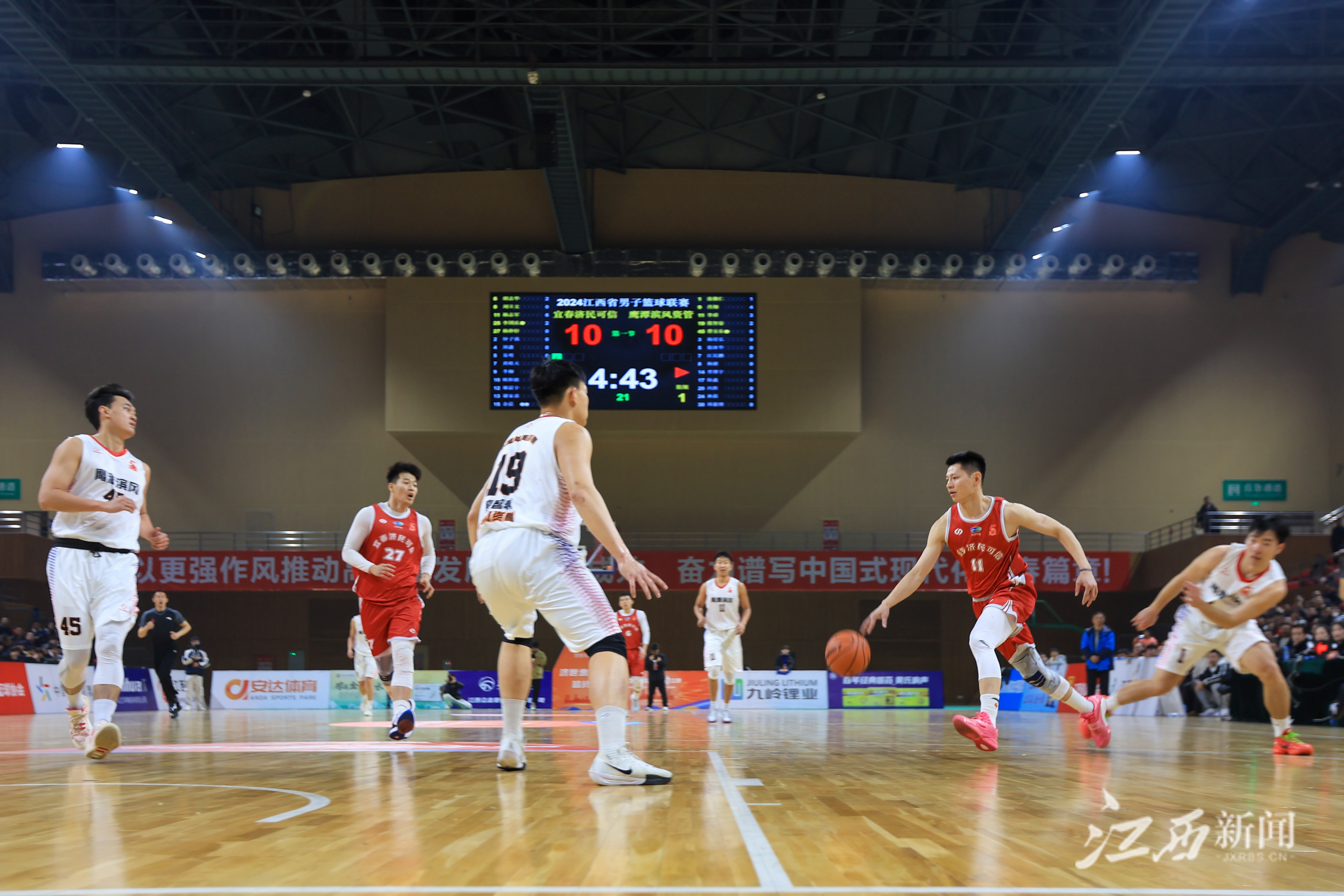 球队战术调整为篮球比赛增色 球队战术调整为篮球比赛增色