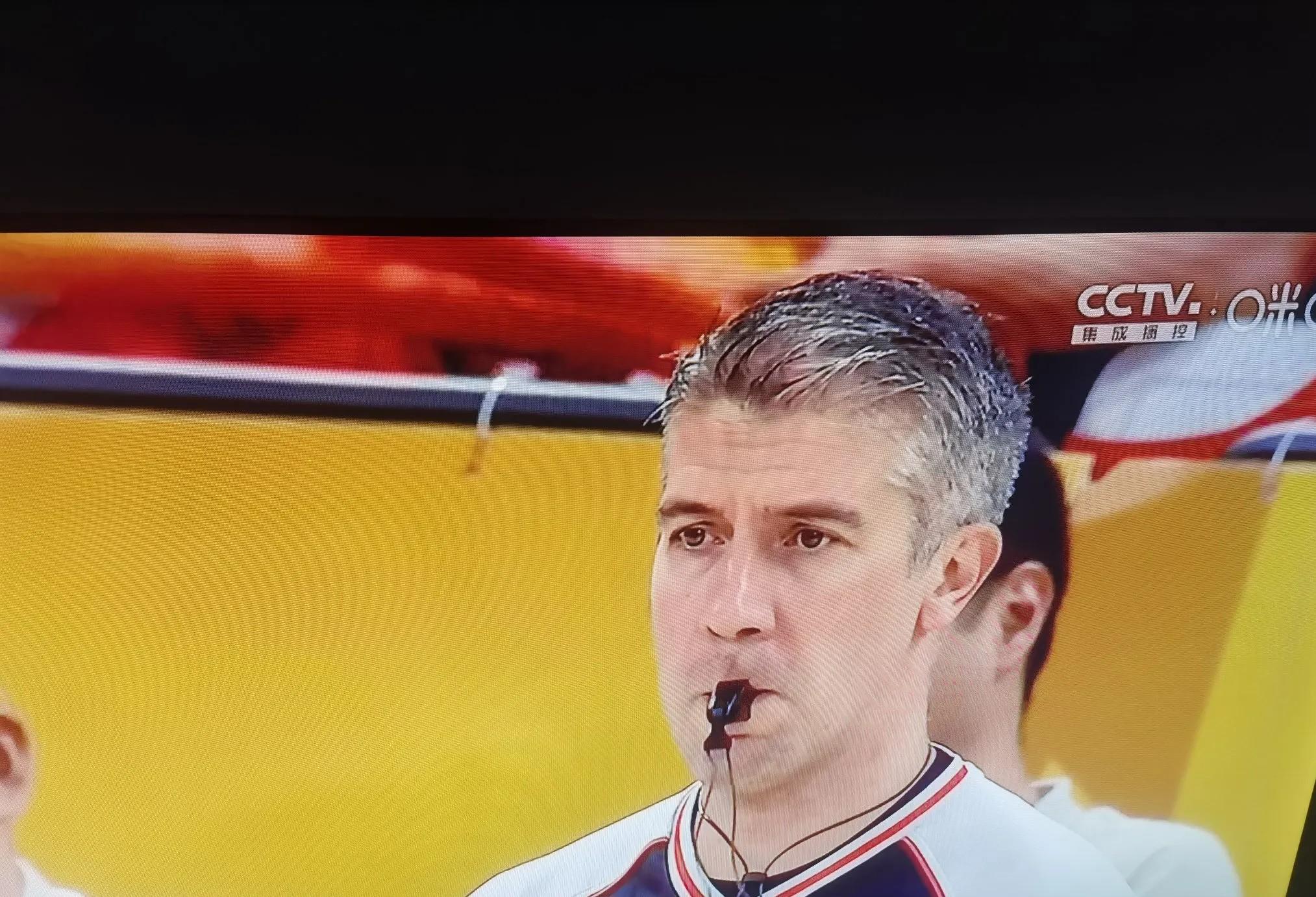 关于高拉特表现出色,汉堡球迷鼓舞士气的信息 关于高拉特表现出色,汉堡球迷鼓舞士气的信息