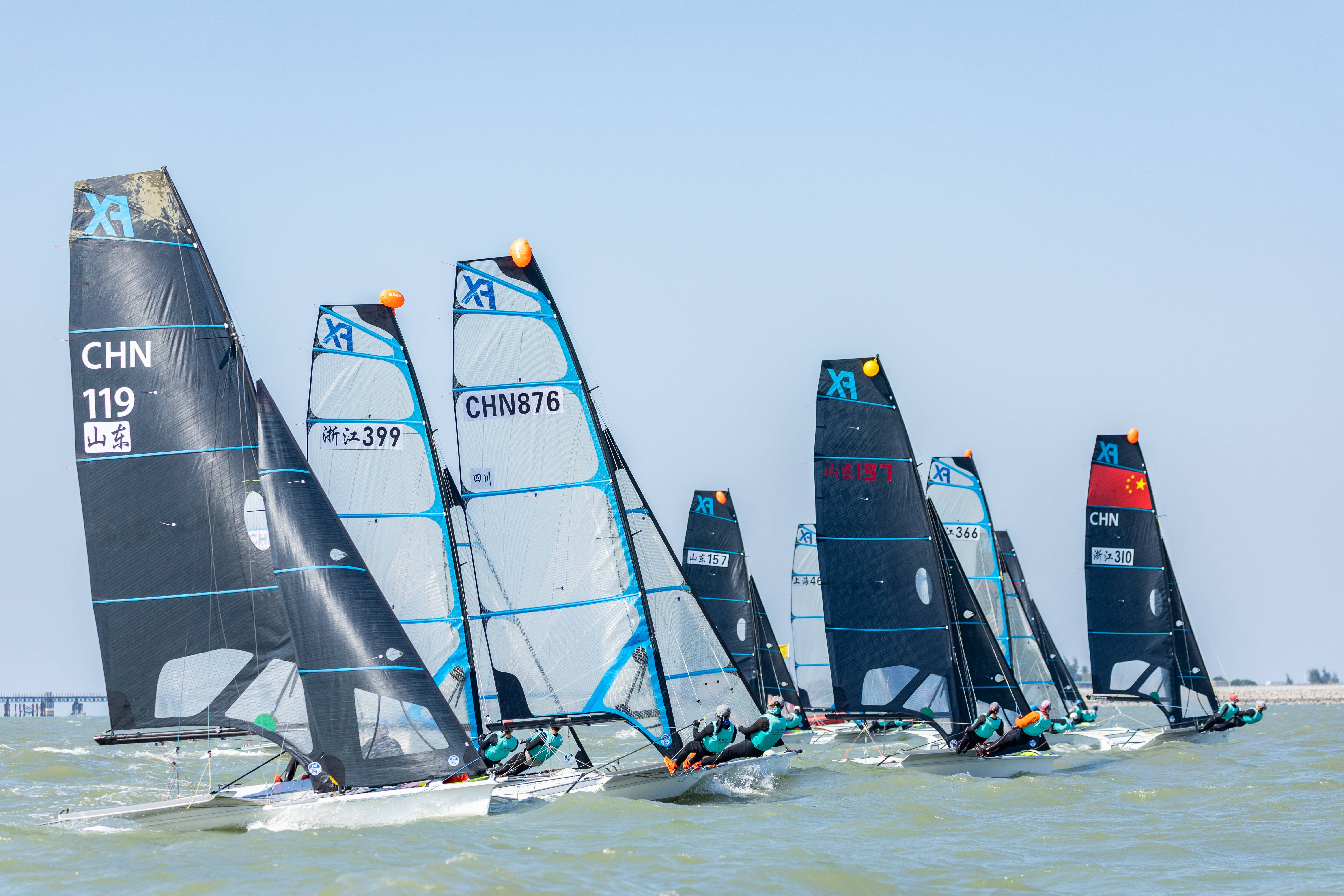 帆船比赛波澜壮阔，引人入胜